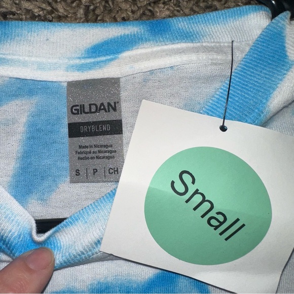 NWOT Unisex sizing Gildan Blue and White Tie-Dye Mom Tee - Picture 3 of 3